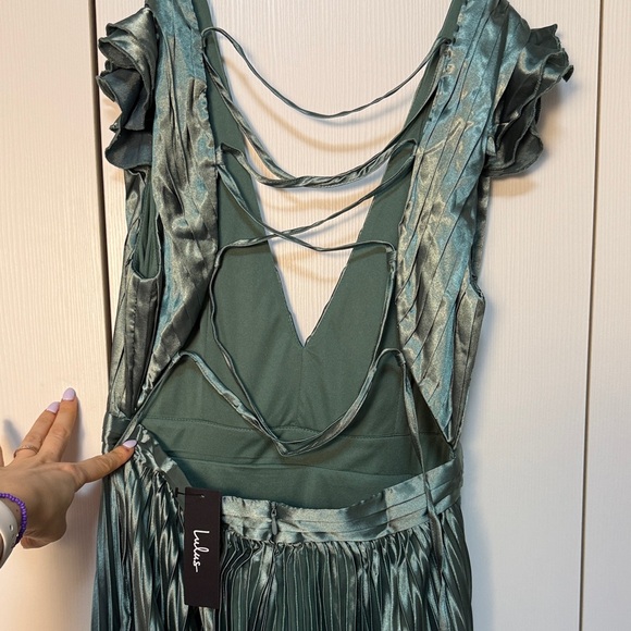 Elegant Sage Green Pleated Evening Dress - Picture 7 of 11